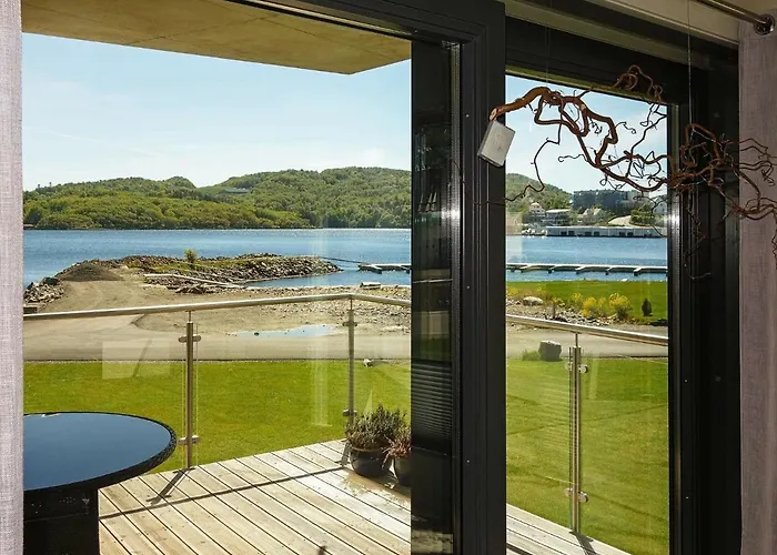 דירה 6 Person In *